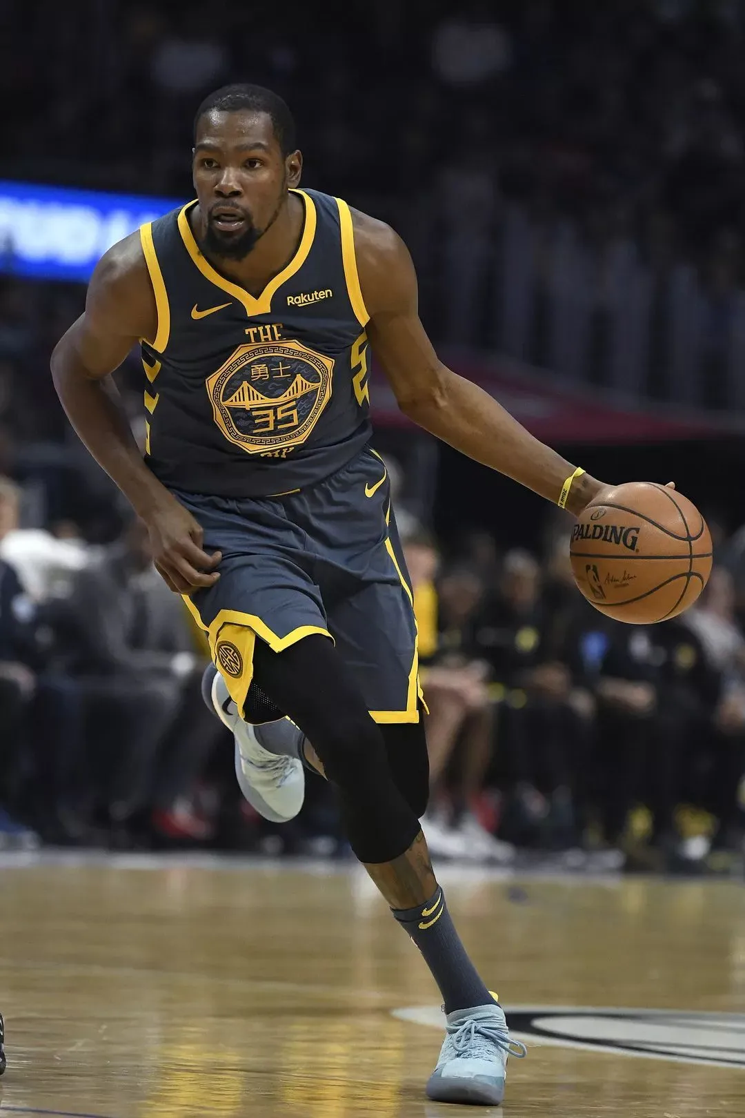 包含杜兰特连续二十场比赛得分超过挺进下一轮，拜仁挑战极限！的词条