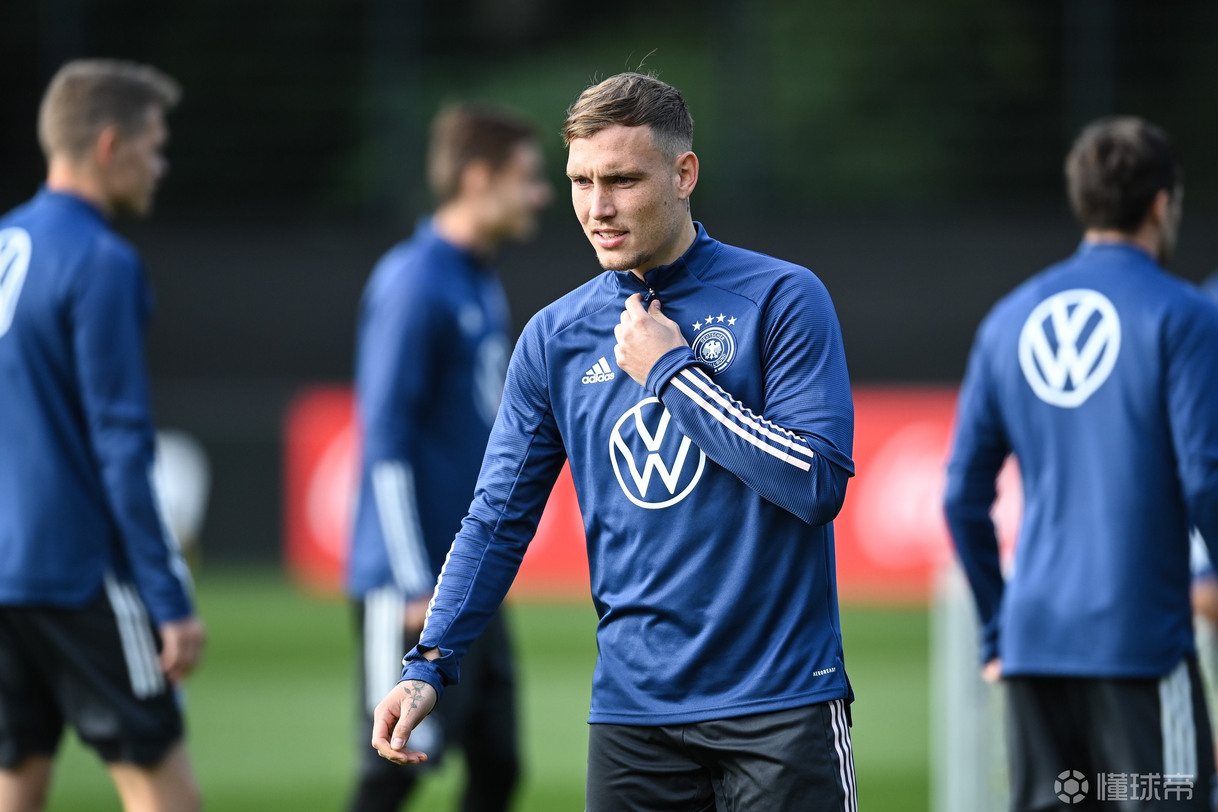 包含清晨莱比锡官宣签约:足总杯节点到来;悬念犹存;年轻球员得到机会的词条 包含清晨莱比锡官宣签约:足总杯节点到来;悬念犹存;年轻球员得到机会的词条