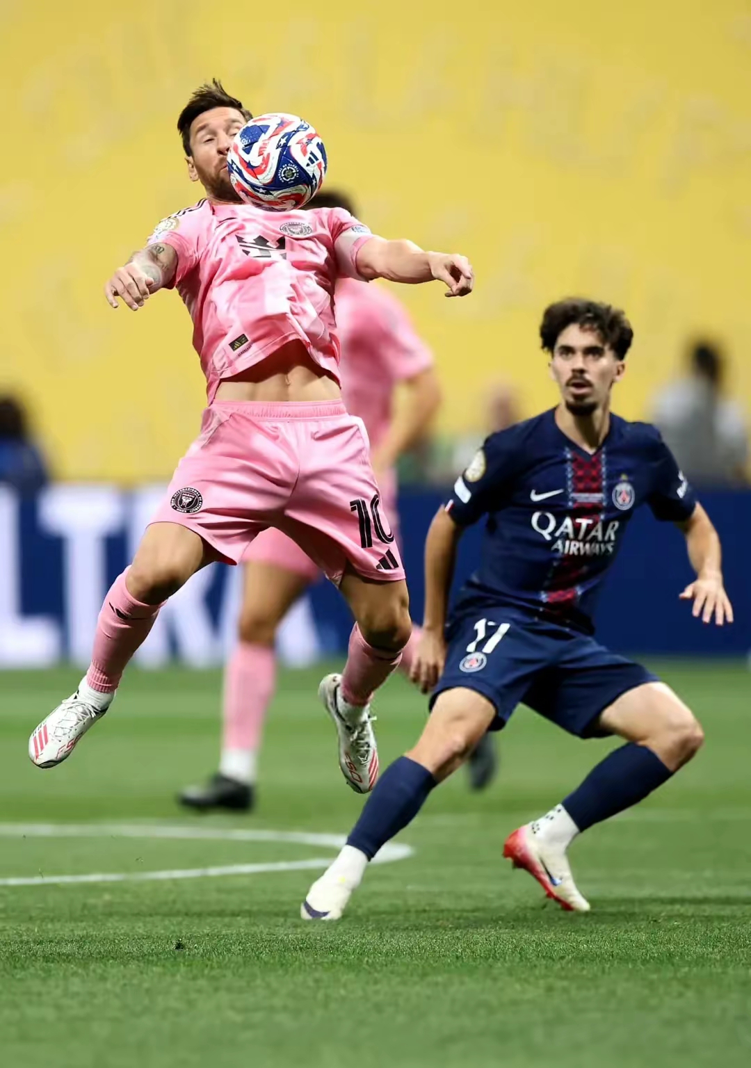 赛地聚焦：意甲今夜热度飙升，西汉姆迎来里程碑，球迷炸锅，身体对抗强度拉满的简单介绍